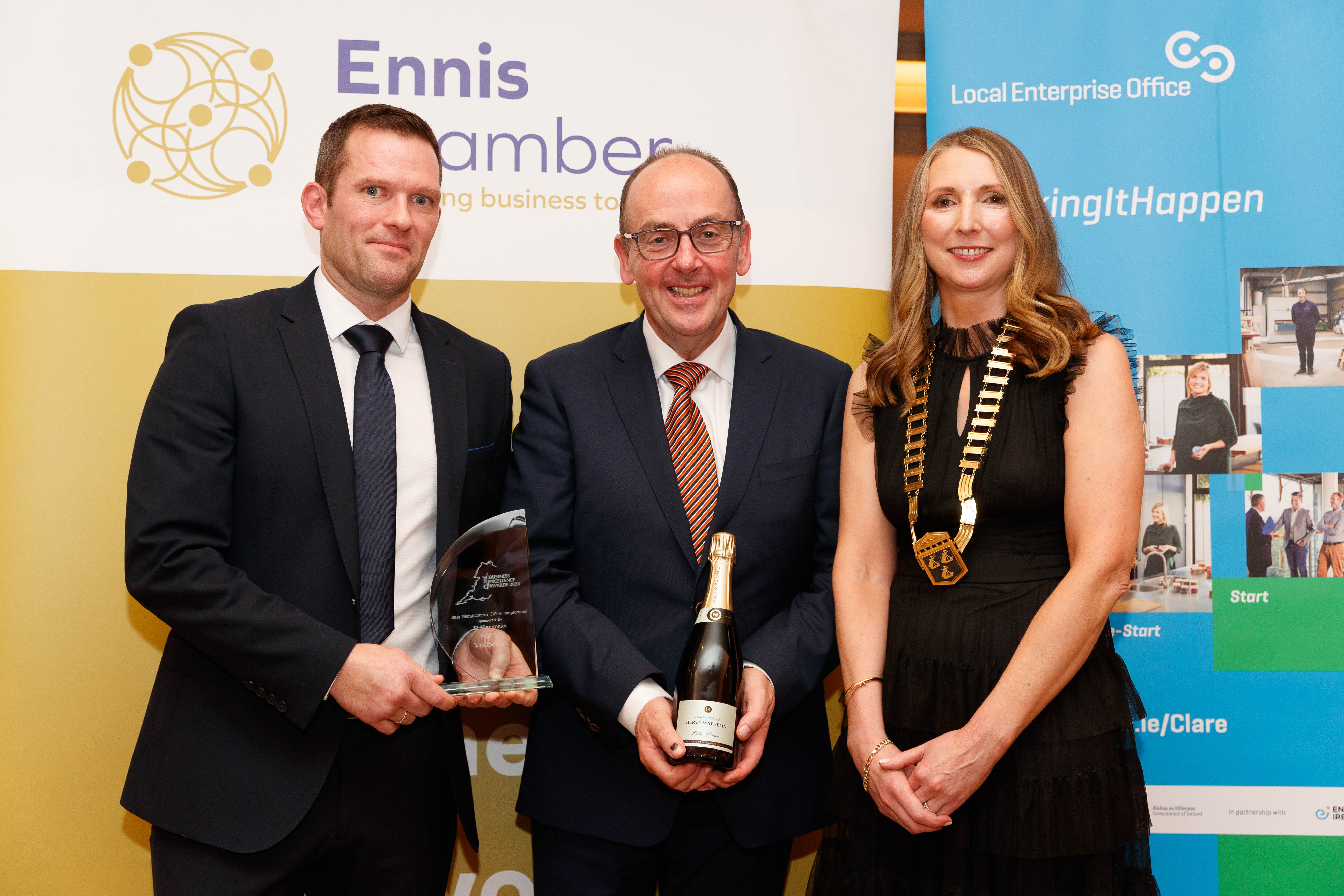 CBEA24 Barry Loughnane Manufacturing Manager Ei Electronics(Sponsors) PresentsFrankKeane CEO Vitalograph 'BestManufacturerAward' JoinedBySheilaLynch PreidentEnnisChamber