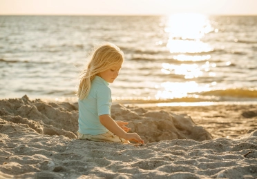 Kind am Strand Asthma